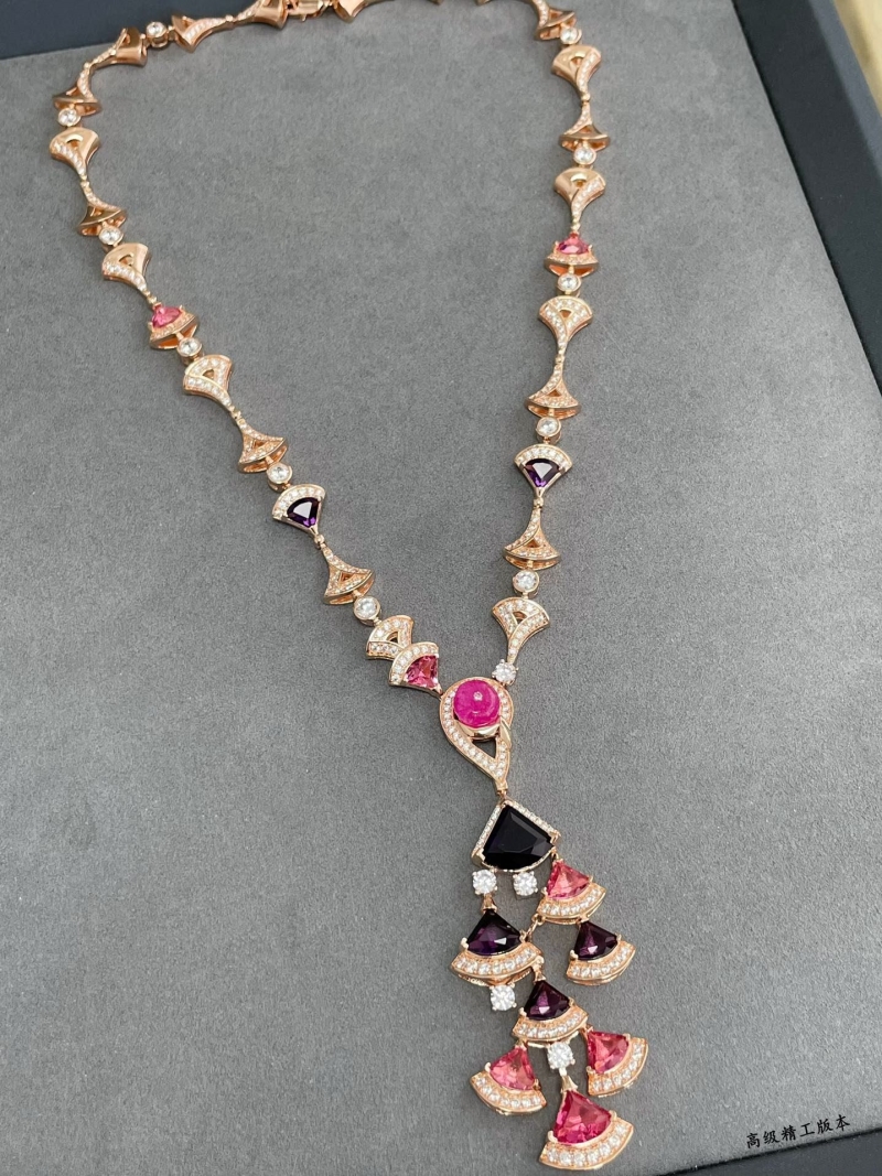 Bv1g*ai necklaces